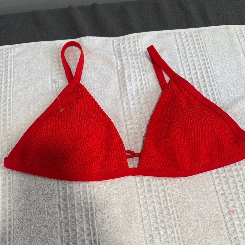 Good American Vibrant Red top